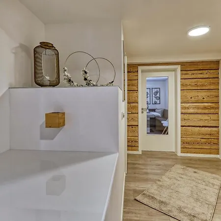 Leutner Apartment *